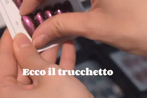 Wearing Press on nails