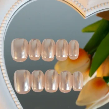 Pearl Short Nails