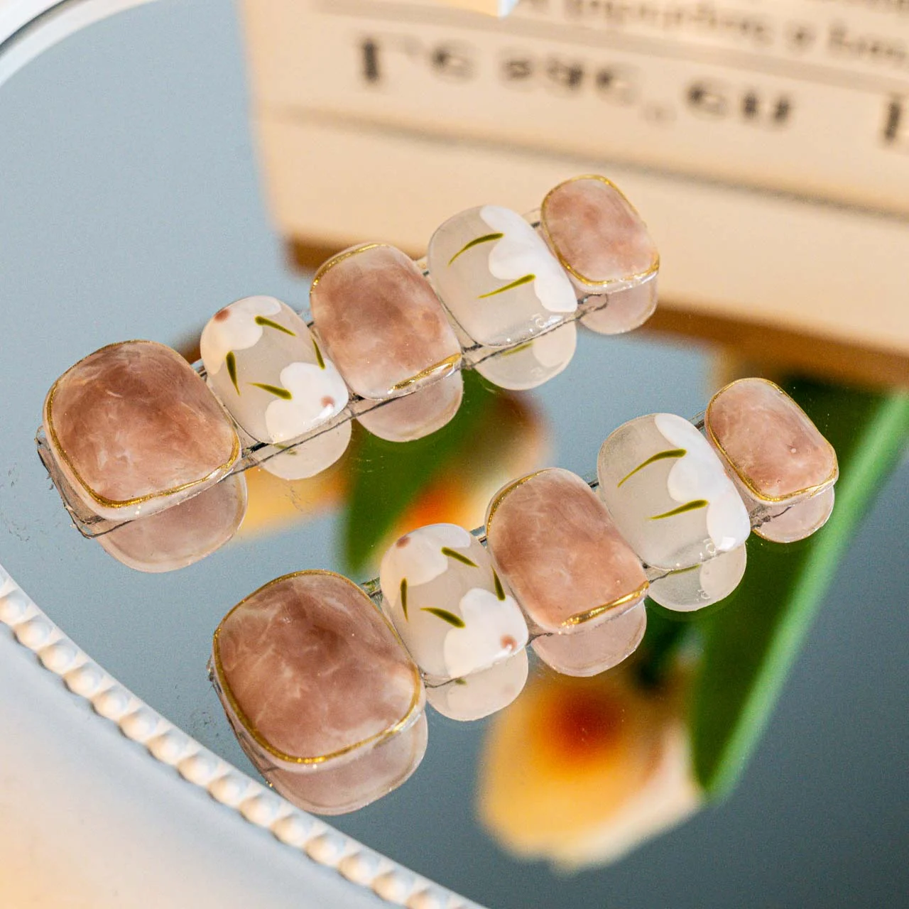 Iced Milk Café Short Nails