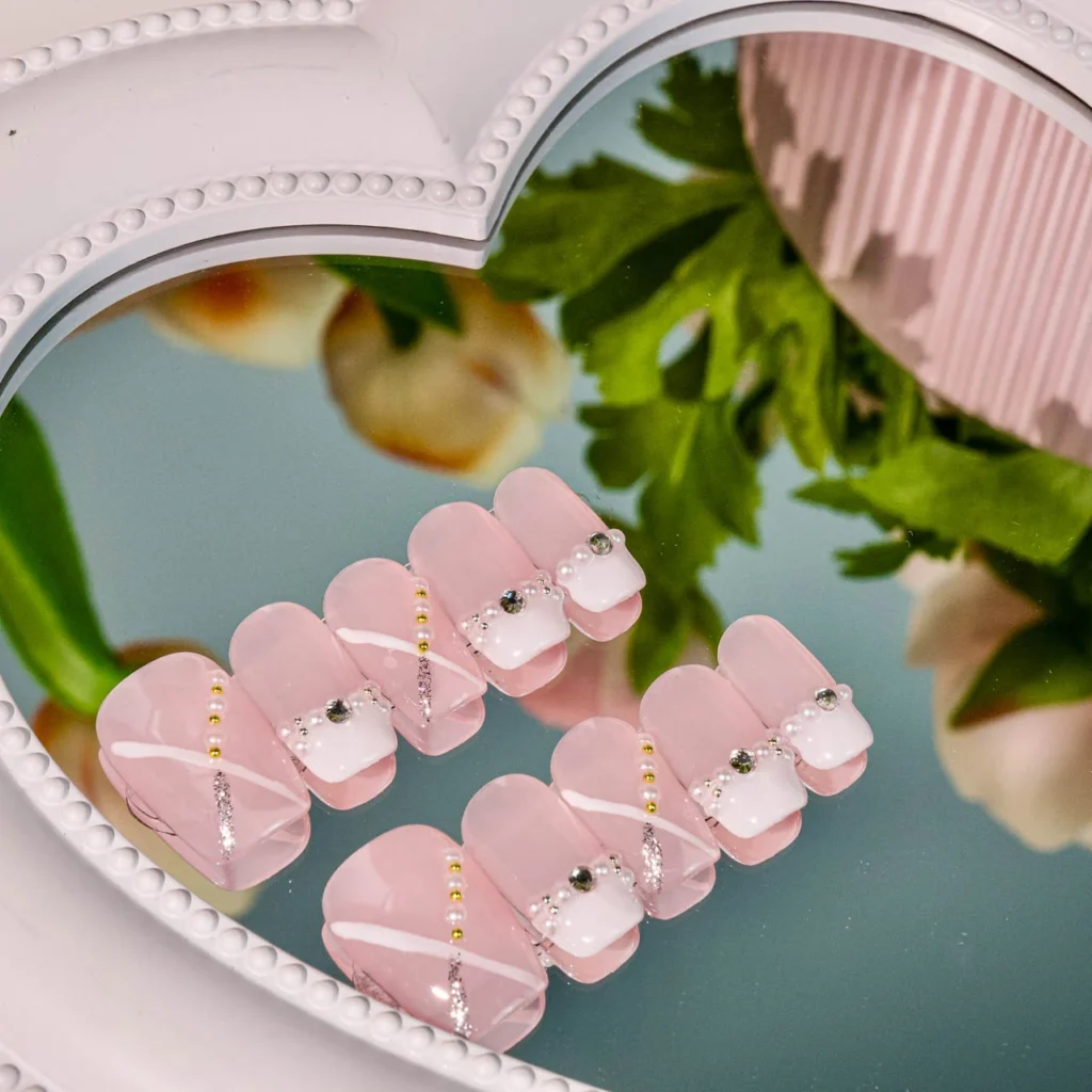 Gentle French Short Nails