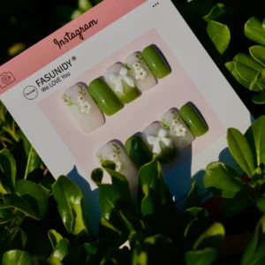 Lush Meadow Short Press On Nails, handmade by Fasunidy, green, 3d french nails, ongles tendances 2024