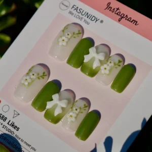 Lush Meadow Short Press On Nails, handmade by Fasunidy, green, 3d french nails, ongles tendances 2024