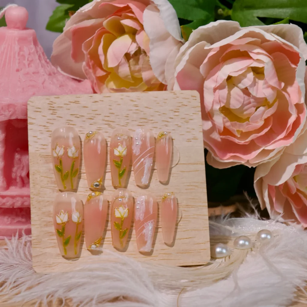 Bashful Tulips Medium Press On Nails, handmade by Fasunidy, spring flower nails, nägel, uñas, ongles